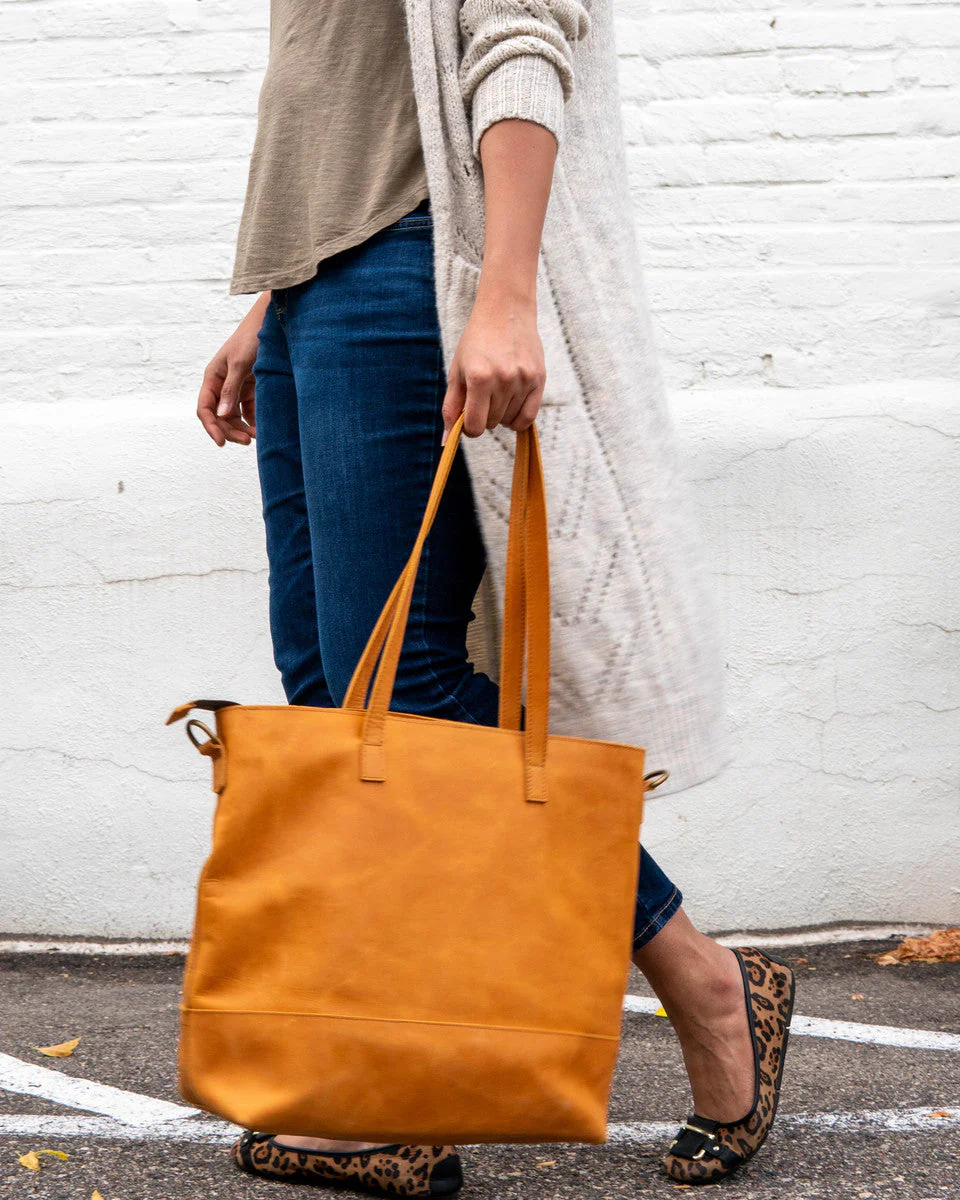 Venture Leather Tote - Image 2