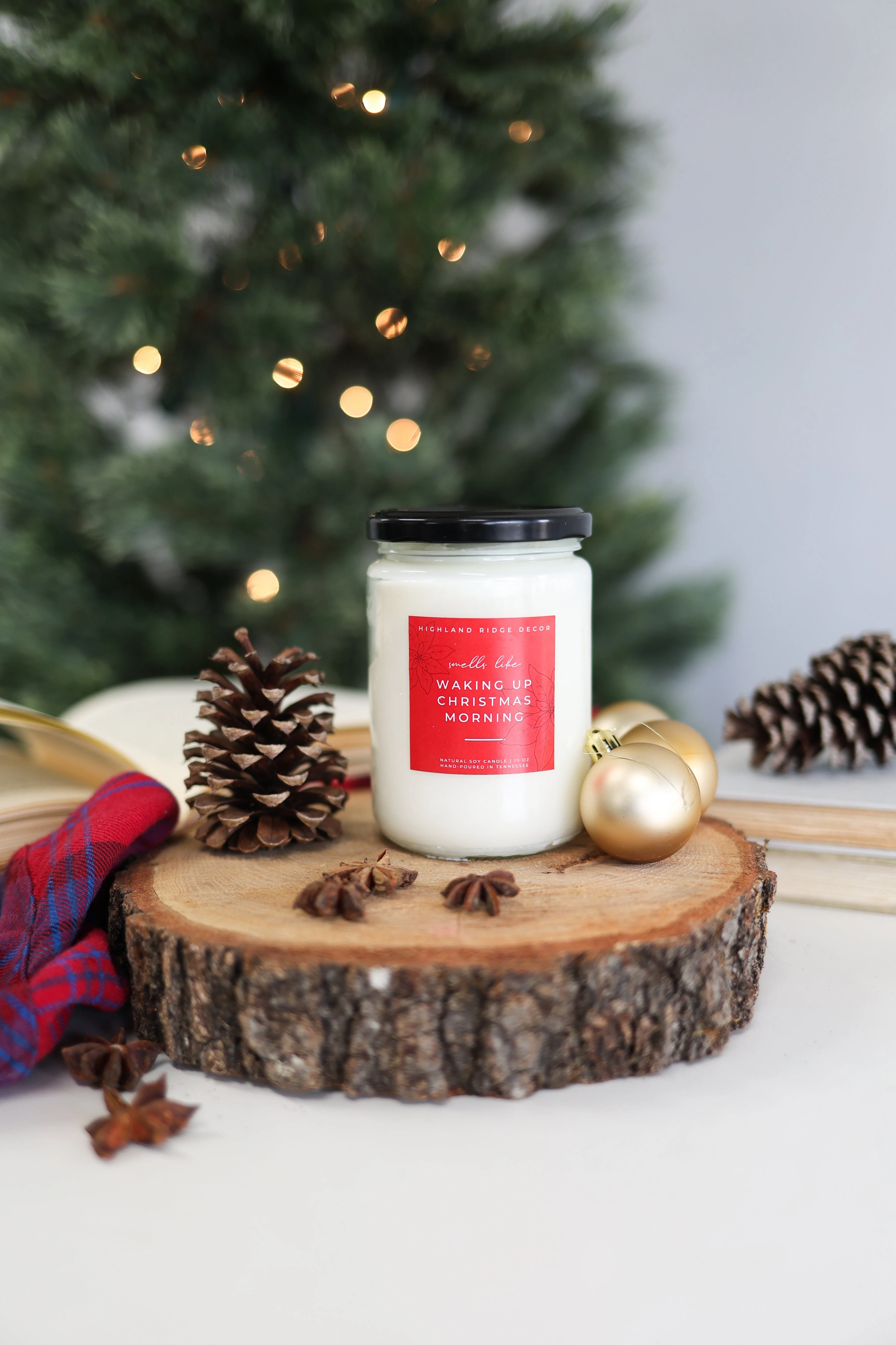 "Waking Up Christmas Morning" Hand-Poured Soy Candle - Warm Gingerbread - Image 3