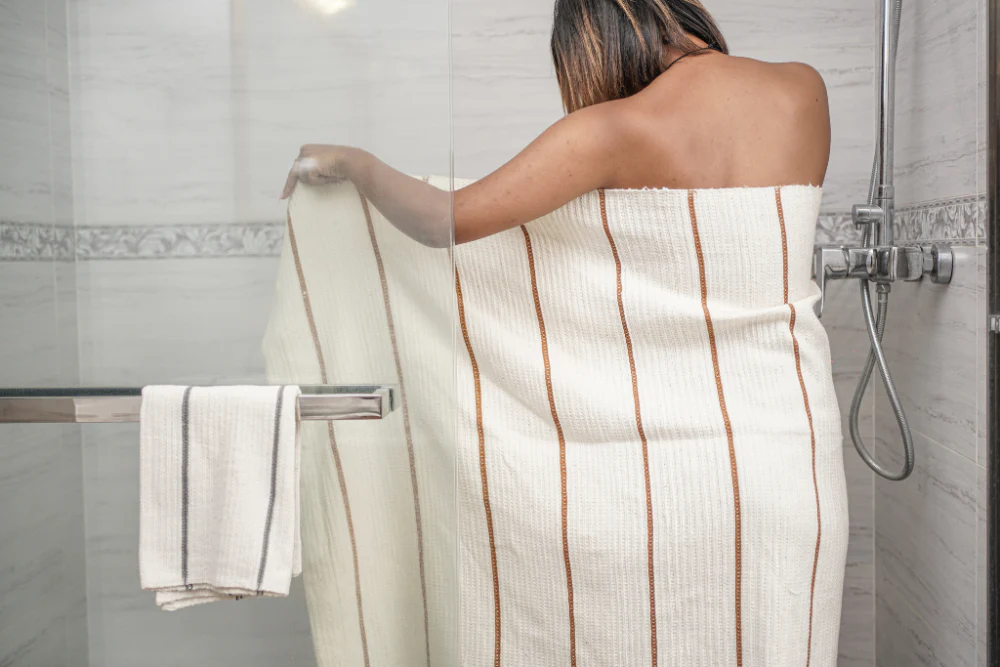 Wari Handwoven Ethiopian Cotton Waffle Bath Towel - Image 4