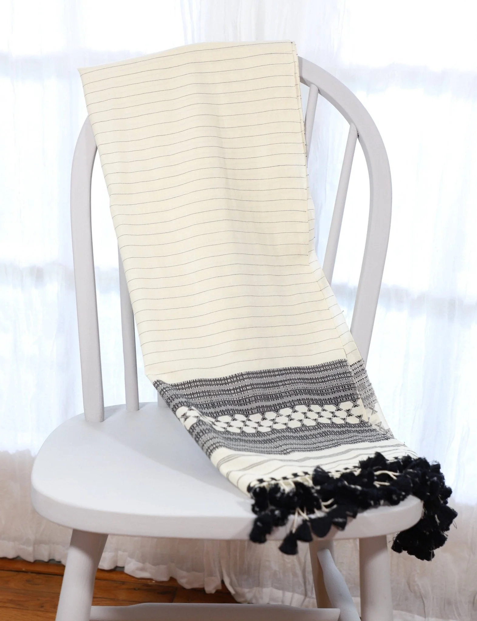 Black and White Kutch Scarf - Image 4