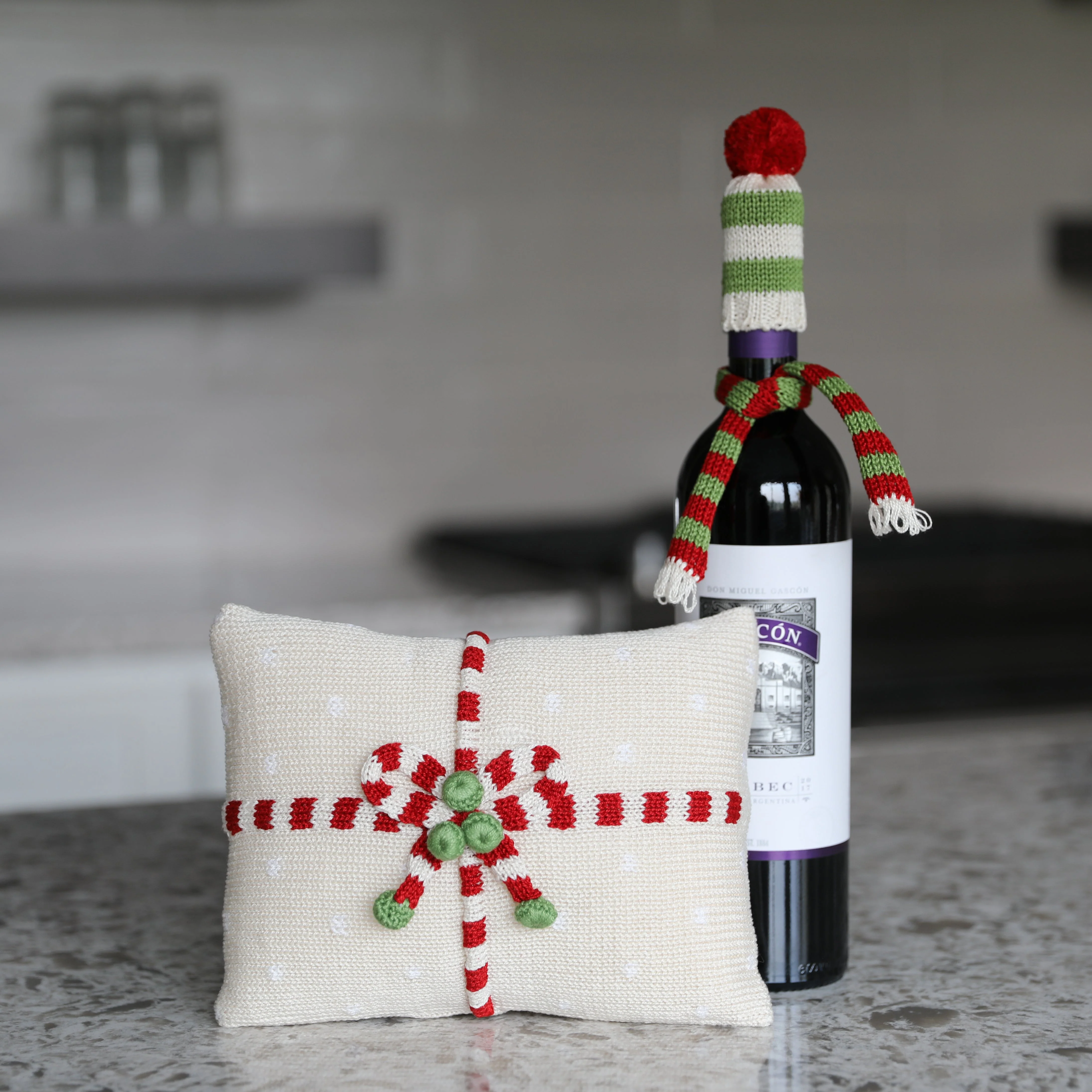 Wine Bottle Topper in Green - Image 2