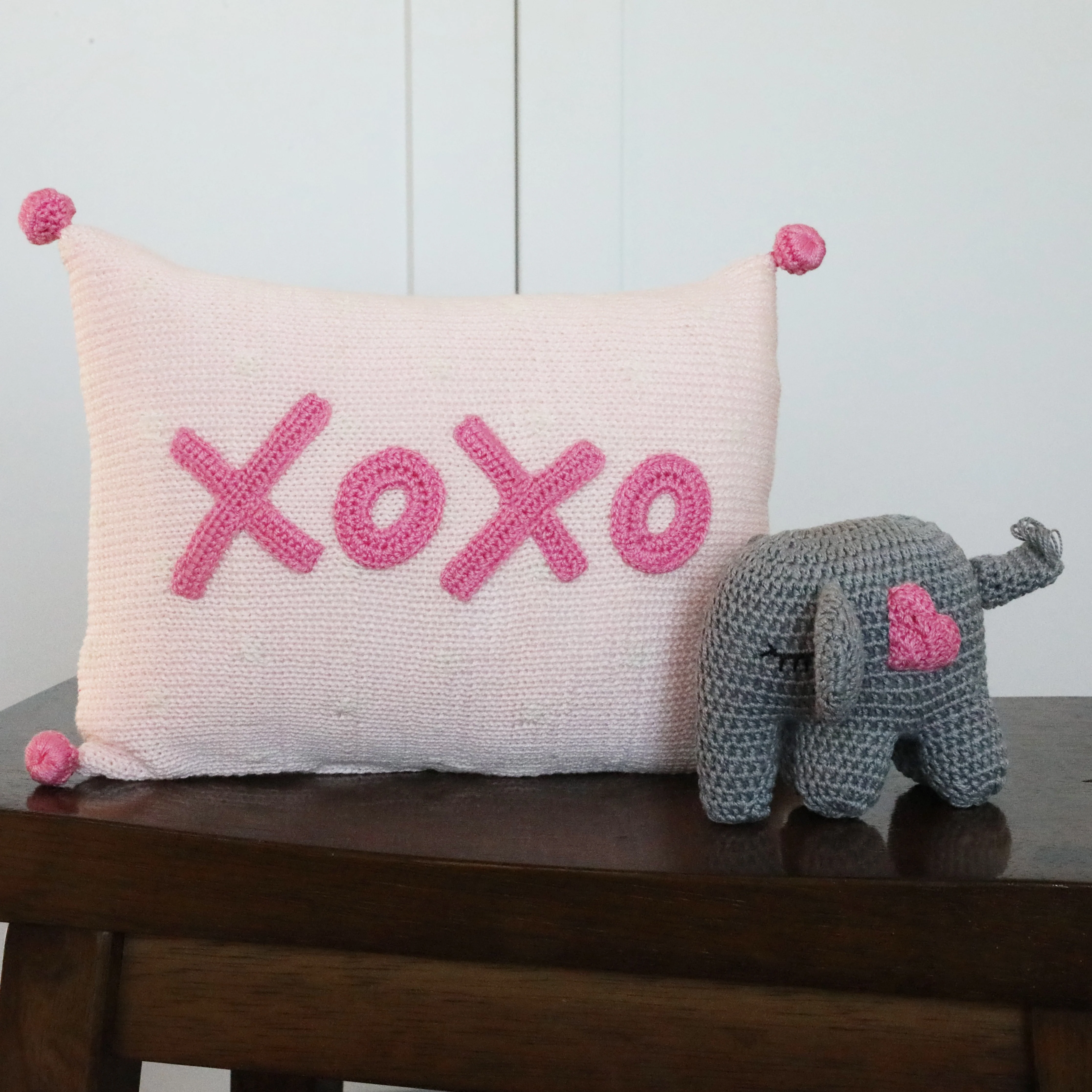 XOXO Mini Pillow, pink - Image 2